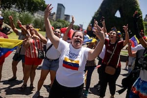Cómo se vive desde el Obelisco la nueva situación de Venezuela