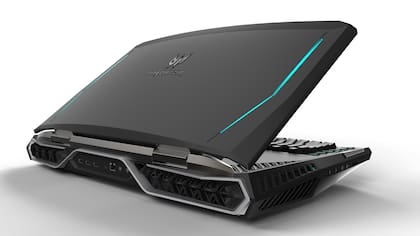 Para mantener el sistema en funcionamiento, tiene 5 ventiladores; la notebook 8 kilos