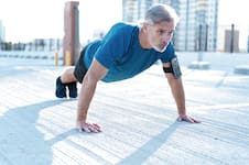 Para mayores de 50: estos son los mejores ejercicios para potenciar la salud y estar en forma