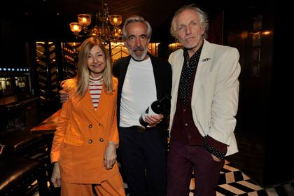 "Para mí el vino es puro placer. Nunca me he sentido un conocedor excesivo, excepto que he aprendido mucho bebiendo. Y tengo, además, cierta memoria de las botellas que he bebido. Luego empecé a interesarme de dónde viene el vino y cómo se hace", le explicó Arias a LA NACION