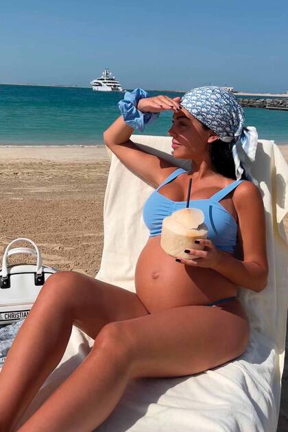 “Para mí era inimaginable estar en el top 10 mundial en tan sólo un día y no puedo estar más feliz y agradecida”, reveló desde Dubái sobre su reality.