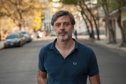 "Para mí este libro tiene mucho que ver con el vértigo que me produjo ver desde fuera y dentro a la vez un fenómeno tan delirante como el de Javier Milei", dice Andrés Barba