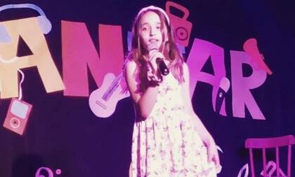 "Para mí significa una oportunidad muy grande, no solo por viajar, sino porque voy a poder cantar con otras personas implantadas de otros países".