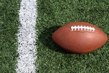 Para muchos aficionados, la oportunidad de presenciar en vivo este evento emblemático del fútbol americano justifica el desembolso (Foto Canva)