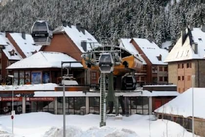 Para no perder tiempo: una telesilla acerca a los esquiadores hasta las pistas