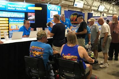 Para obtener la licencia de Nueva York las personas deberán realizar el trámite frente al Departamento de Vehículos Motorizados. (LN)