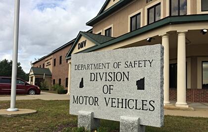 Para obtener una tarjeta Real ID el residente deberá visitar una oficina del DMV y llevar la documentación requerida