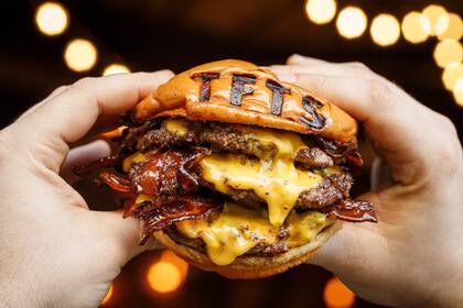 Para Pizarro, Cheddar, cebolla y panceta es un trío repetido y muy acertado a la hora de ensamblar una hamburguesa