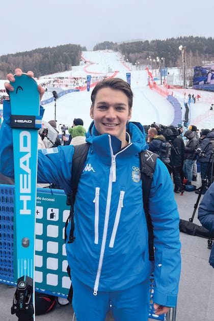 Para poder estar al mximo nivel, Tilus, como le dicen sus amigos, tiene un equipo de la Federacin Argentina de Ski, con entrenador, tcnico en esques y preparador fsico. Yo le sumo una kinesiloga, una nutricionista y un psiclogo, que consulto a la distancia, cuenta