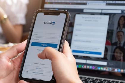 Para postularse a puestos de trabajo en LinkedIn es necesario crear una cuenta en la plataforma