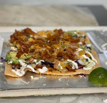 Para preservar la tradición de su abuela, Soto también vende comida de México