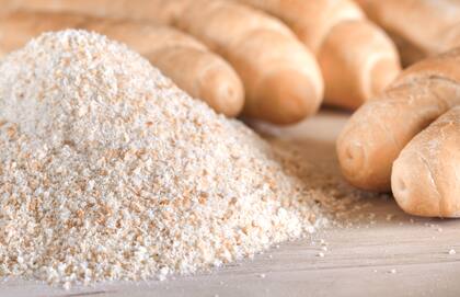 Para procesar el pan, se recomienda cortarlo antes en rodajas finas