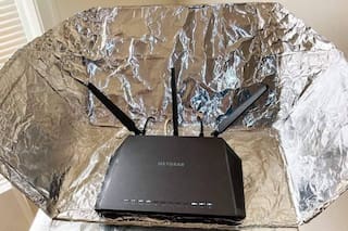 Para qué sirve poner papel aluminio detrás del módem de Wi-Fi