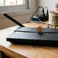 Para qué sirve poner una moneda sobre el módem de Wi-Fi y por qué lo recomiendan