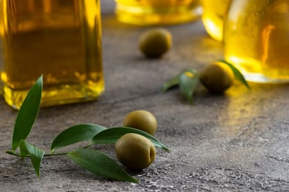 Para qué sirve ponerse aceite de oliva con bicarbonato en la cara