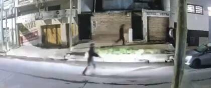 “¡Pará que te da el auto, dejalo, por favor dejalo!”, gritó B desesperada mientras abrazaba a su hijo y suponía que secuestraban a su marido.
