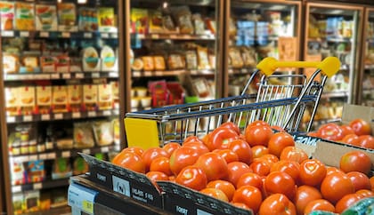 Para que una persona pueda calificar a los cupones SNAP debe cumplir con un límite de ingreso económico. Pixabay