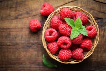 Para quienes prefieran variar la receta, las fresas son una excelente alternativa a las frambuesas, y cualquier tipo de mantequilla de frutos secos puede sustituir a la mantequilla de maní (Archivo)