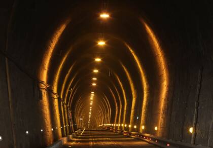 Para reactivar el túnel Caracoles, antiguamente de uso ferroviario, sólo resta que avance el proceso licitatorio para que en tres años se logre un tránsito más fluido y seguro,