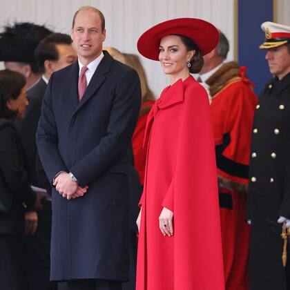 Para recibir al presidente de República de Corea, Yoon Suk-yeol, y a la primera dama Kim Keon-hee, Kate también lució los aros que pertenecieron a Diana