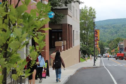 Para recibir este financiamiento, Ithaca tuvo que estar certificada bajo el programa Pro-Housing Communities, el cual reconoce a los municipios que trabajan activamente para aumentar su oferta de vivienda