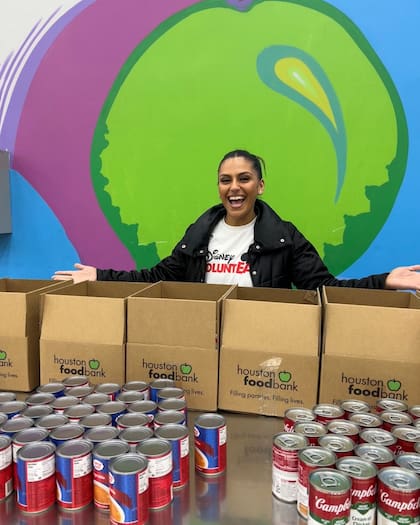 Para recibir los alimentos se recomienda presentarse temprano, pues se hacen largas filas (Instagram/@houstonfoodbank)