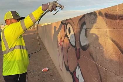 Para recibir pintura gratis o solicitar la eliminación de un grafiti, solo se necesita hacer una denuncia (City of Phoenix)