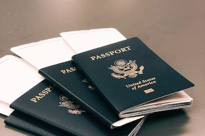 Para recuperar sus pasaportes, las personas deberán pagar toda la deuda