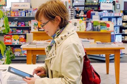 Para Seth Godin existe algo llamado renuncia estratégica, donde para poder dedicarnos a una opción, debemos renunciar a otras: ver cuatro horas de Netflix o trabajar en tu obra maestra o estudiar algo nuevo