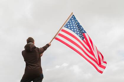 Para solicitar la ciudadanía de Estados Unidos, los interesados deben tener al menos 18 y cumplir con una serie de requisitos