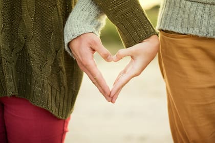 Para solicitar la green card por matrimonio, las parejas deberán mostrar la fortaleza de sus lazos