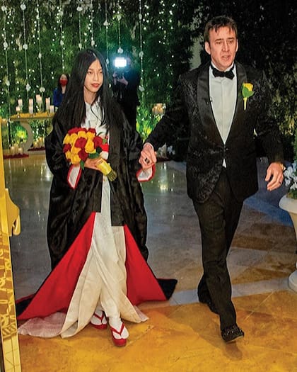 Para su boda con Cage, Shibata lució un típico kimono negro con dejos rojos