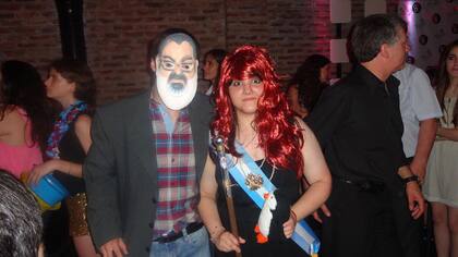 Para su fiesta de egresados del colegio Camila se disfrazó de Cristina Kirchner