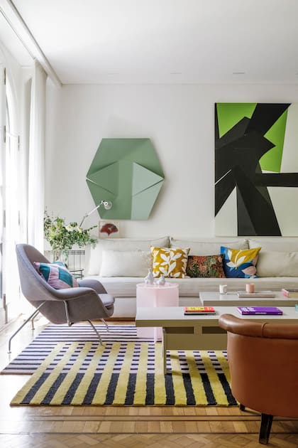 Para su living, Flavia Mihanovich, diseñadora y cabeza del equipo creativo en Jazmín Chebar, eligió la alfombra 'Moire', de Federico Varone para la colección 'Alexa' de El Espartano.