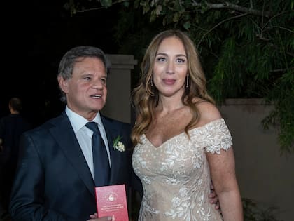 Para su noche de fiesta, María Eugenia Vidal optó por un look natural, sin muchas joyas y un maquillaje que acentuó sus pestañas  