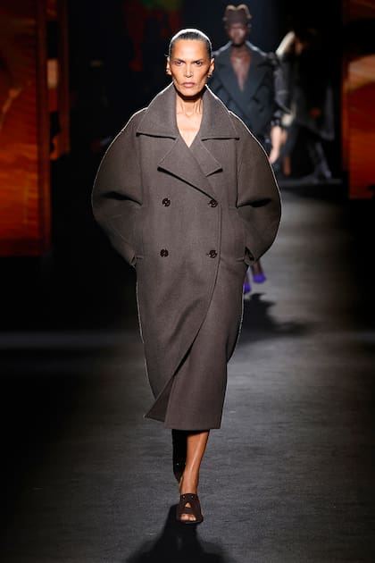 Para su segunda colección de prêt-à-porter al frente de Balenciaga, Pierpaolo Piccioli presentó una propuesta que explora el diálogo entre opuestos