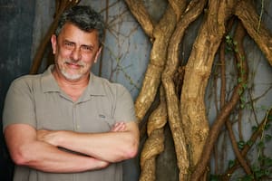 El director de las obras de teatro más convocantes duplica la apuesta