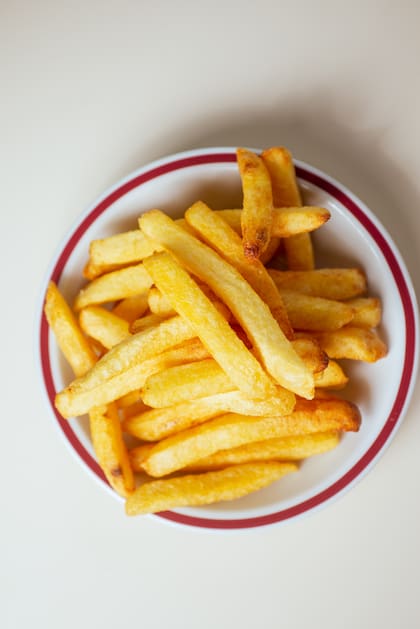 "Para una fritura se necesita poca cantidad de agua en la papa, entonces, hay que elegir variedades que están desarrolladas para la fritura, genéticas que tienen poca agua”, explica el cocinero Juan Barcos