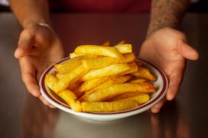 “Para una fritura se necesita poca cantidad de agua en la papa”, explica el cocinero Juan Barcos