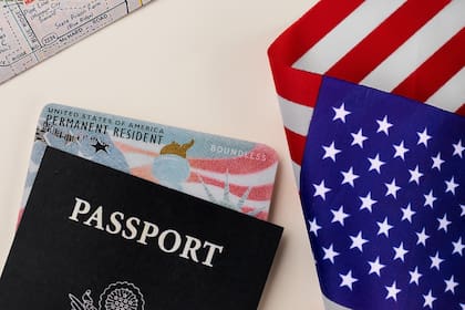 Para vivir y trabajar en EE.UU. de forma permanente se necesita una tarjeta de residente permanente
