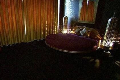 Paradise Stuttgart cuenta con 31 habitaciones, una sala de cine y un restaurante