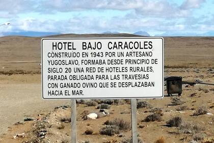 En este pequeño pueblo de 30 habitantes existe este almacén y hostería que tiene casi 100 años, y es el único punto de encuentro a cientos de kilómetros