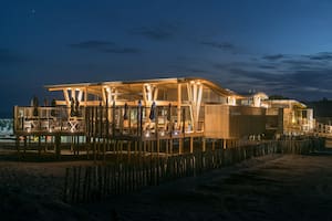 Estaba de vacaciones con sus hijos en Pinamar y pagaba con una app que generaba comprobantes de pago falsos