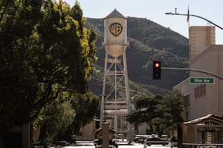Paramount lanza oferta hostil por Warner Bros., desafiando propuesta de compra de Netflix