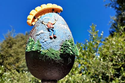 Parapente, una de las actividades que se practican en Bariloche convertidas en delicias de chocolate