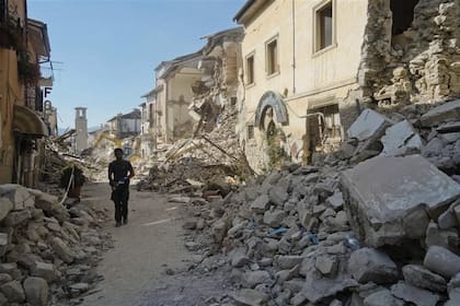 Parece Aleppo, pero es Amatrice: fue una de las tres localidades que quedaron reducidas a escombros tras el terremoto