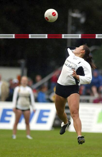 Parecido al voleibol, en el fistball las distancias que se recorren son mucho más grandes
