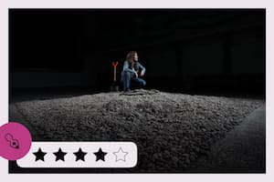 Una actuación al límite, un espacio que impacta y la guerra con eje del relato