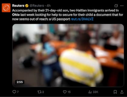 Pareja de migrantes haitianos pide ayuda para obtener el pasaporte estadounidense para su hijo recién nacido. X / @Reuters