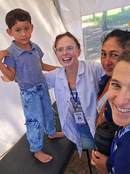 Pareto es médica traumatóloga y desde su especialidad atendió a difernetes personas en los tres hospitales zonales a los que fue en Semana Santa